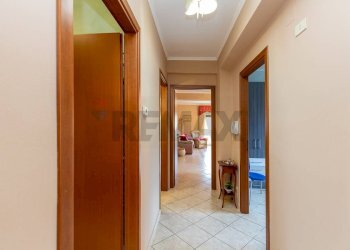 Hall / corridoio - Apartment Via della Chiesa
 
31, Fiumefreddo di Sicilia - photo 5