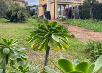 Casa all\'aperto - Villa Via Sacerdote Michele Messina
 
10, Aci Sant'Antonio - photo 1