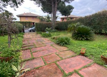 Giardino - Villa Via Sacerdote Michele Messina
 
10, Aci Sant'Antonio - photo 5