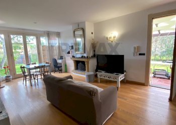 Sala da pranzo - Villa Via Sacerdote Michele Messina
 
10, Aci Sant'Antonio - photo 25