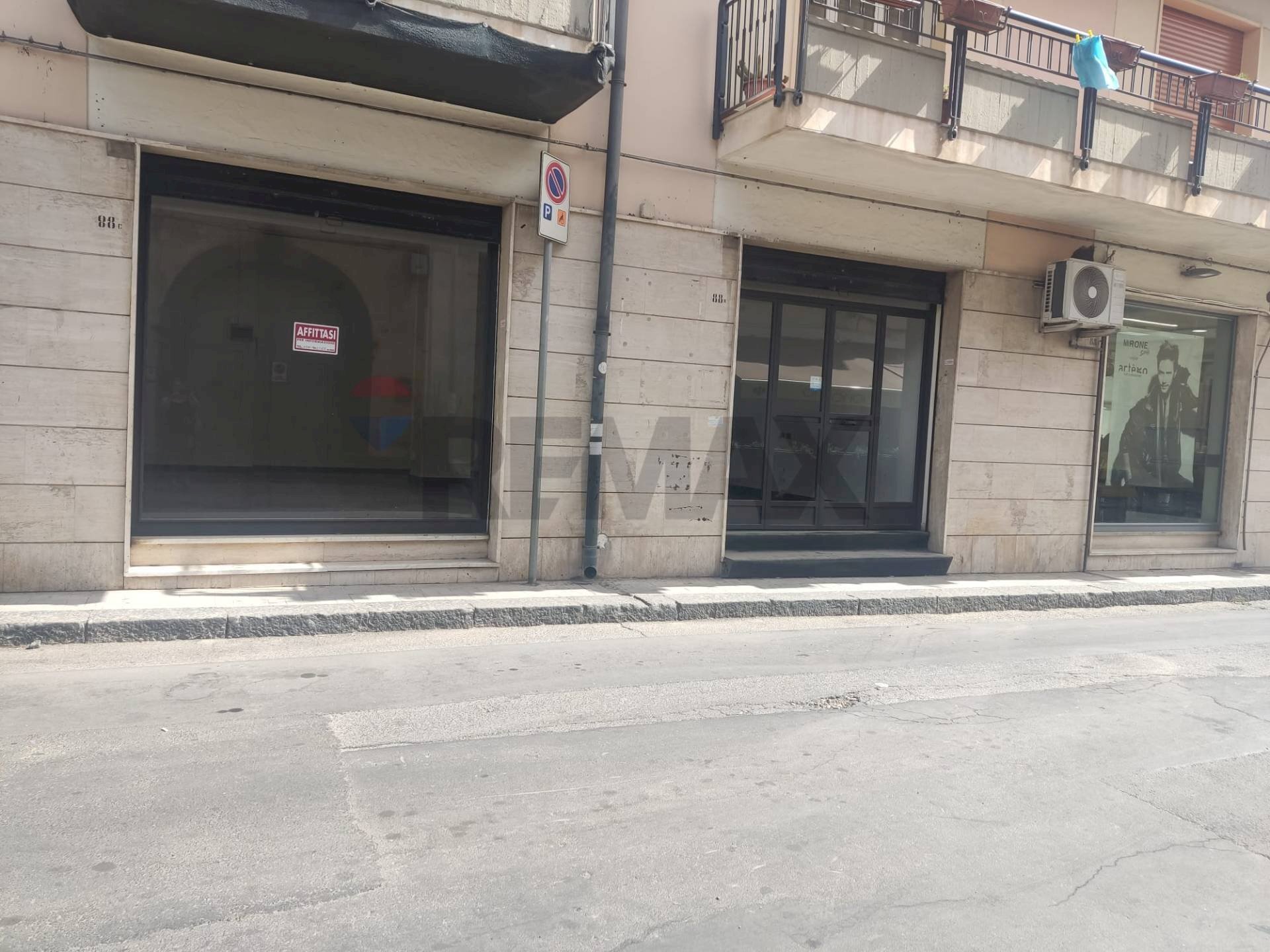 Edificio all\'aperto - Locale Commerciale via IV Traversa
 
86/c 86/d, Belpasso - foto 1