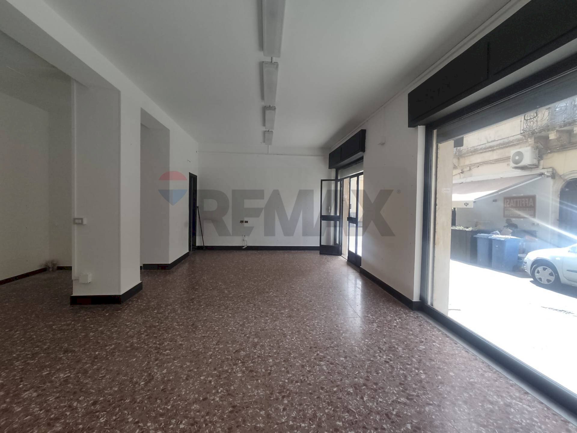 Stanza vuota - Locale Commerciale via IV Traversa
 
86/c 86/d, Belpasso - foto 3