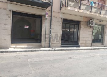 Edificio all\'aperto - Locale Commerciale via IV Traversa
 
86/c 86/d, Belpasso - foto 1