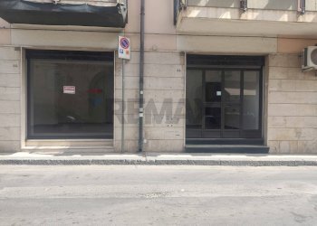 Edificio all\'aperto - Locale Commerciale via IV Traversa
 
86/c 86/d, Belpasso - foto 2