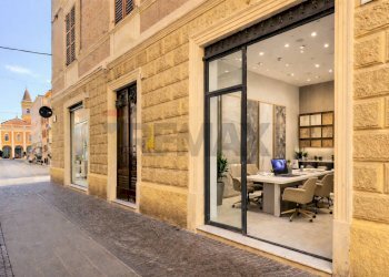 Edificio all\'aperto - Negozio Via Cavedoni
5, Sassuolo - foto 1