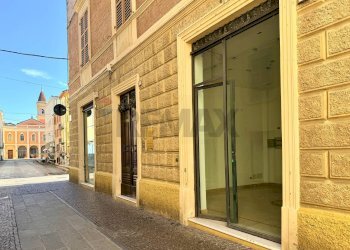 Edificio all\'aperto - Negozio Via Cavedoni
5, Sassuolo - foto 14