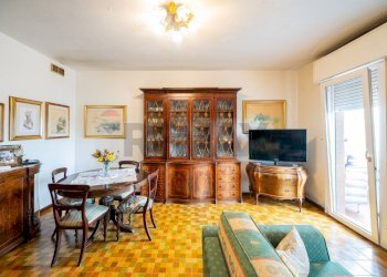 Sala da pranzo - Quadrilocale Piazzale Francia
 
1, Carpi - foto 11