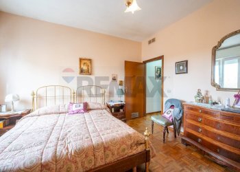 Camera / camera da letto - Quadrilocale Piazzale Francia
 
1, Carpi - foto 23