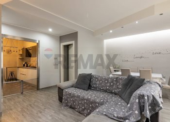 Sala da pranzo - Quadrilocale via Salvatore Monte Forte
 
66, Siracusa - foto 3