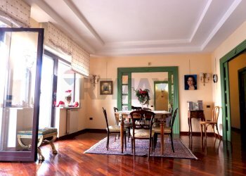 Sala da pranzo - Appartamento VIA DELLE VILLE
 
32, Caserta - foto 4