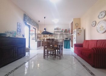 Sala da pranzo - Appartamento VIA DELLE VILLE
 
32, Caserta - foto 19