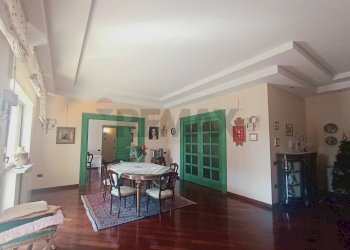 Sala da pranzo - Appartamento VIA DELLE VILLE
 
32, Caserta - foto 2