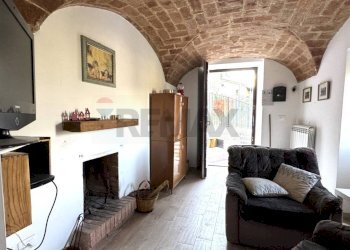 Soggiorno - Semi-detached house via Palombo
snc, Fossa - photo 3