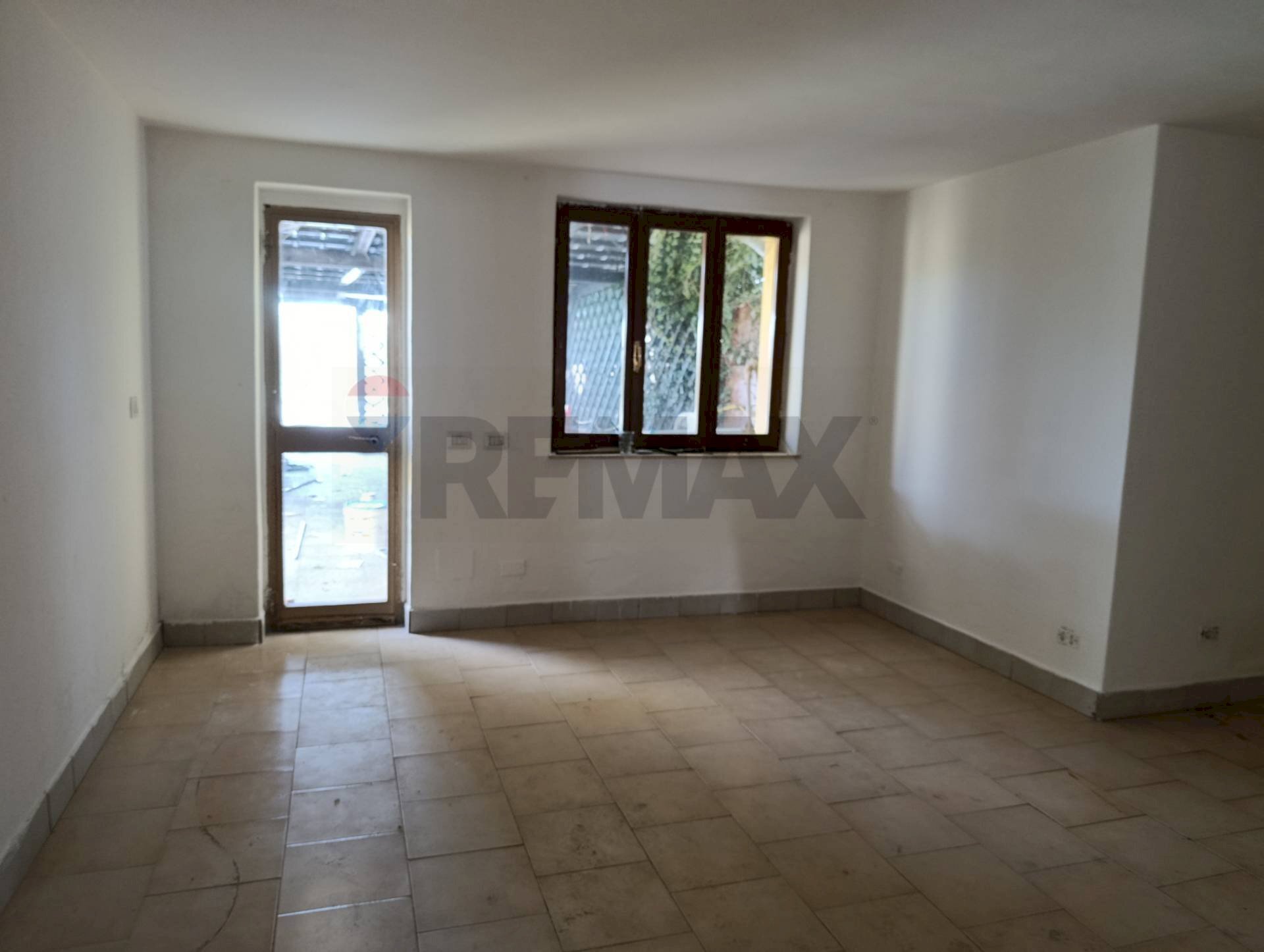 Stanza vuota - Casa semi indipendente località sartorona
 
33, Pieve Porto Morone - foto 1