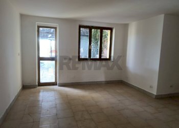 Stanza vuota - Casa semi indipendente località sartorona
 
33, Pieve Porto Morone - foto 1