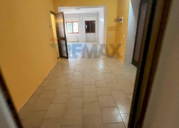 Hall / corridoio - Casa semi indipendente località sartorona
 
33, Pieve Porto Morone - foto 14