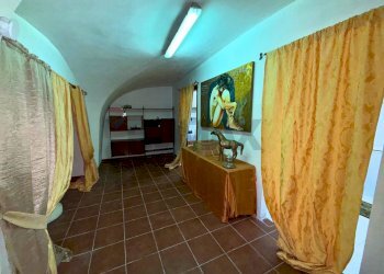 Hall / corridoio - Locale Commerciale Via Salomone
 
65, Foggia - foto 12