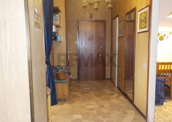 Hall / corridoio - Trilocale VIA LUIGI BORGOMAINERIO
 
30, Milano - foto 7