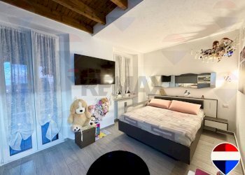 Camera / camera da letto - Three-room apartment Mezzago - photo 14