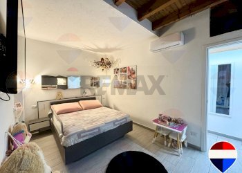 Camera / camera da letto - Three-room apartment Mezzago - photo 15