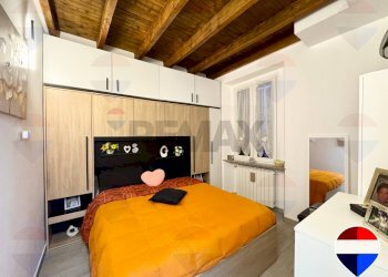 Camera / camera da letto - Three-room apartment Mezzago - photo 18