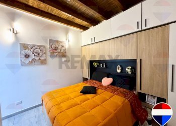 Camera / camera da letto - Three-room apartment Mezzago - photo 19