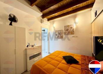 Camera / camera da letto - Three-room apartment Mezzago - photo 21