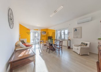 Sala da pranzo - Three-room apartment Via Trincea delle Frasche, Fiumicino - photo 1