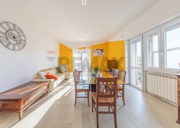 Sala da pranzo - Three-room apartment Via Trincea delle Frasche, Fiumicino - photo 15