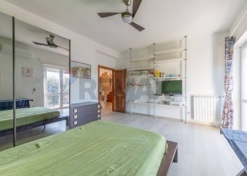 Camera / camera da letto - Three-room apartment Via Trincea delle Frasche, Fiumicino - photo 19