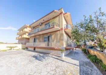 Edificio all\'aperto - Three-room apartment Via Trincea delle Frasche, Fiumicino - photo 28