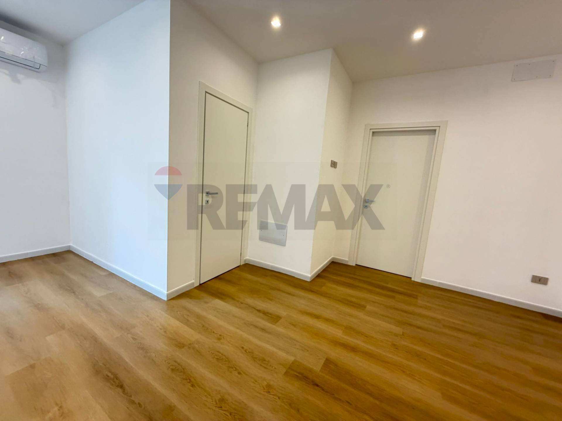 Stanza vuota - Trilocale Viale Colli Aminei
 
38, Napoli - foto 2