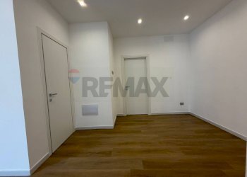 Stanza vuota - Trilocale Viale Colli Aminei
 
38, Napoli - foto 5