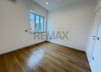Stanza vuota - Trilocale Viale Colli Aminei
 
38, Napoli - foto 8