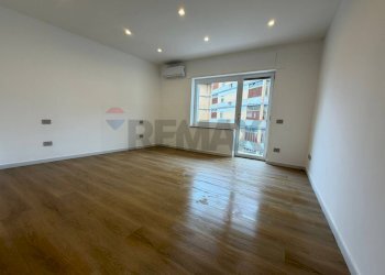 Stanza vuota - Trilocale Viale Colli Aminei
 
38, Napoli - foto 13