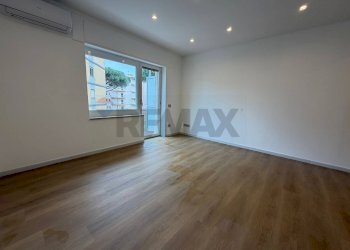Stanza vuota - Trilocale Viale Colli Aminei
 
38, Napoli - foto 14