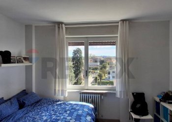 Camera / camera da letto - Quadrilocale via Prati
 
4, Castelletto Sopra Ticino - foto 25