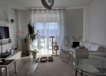 Sala da pranzo - Quadrilocale via Prati
 
4, Castelletto Sopra Ticino - foto 36