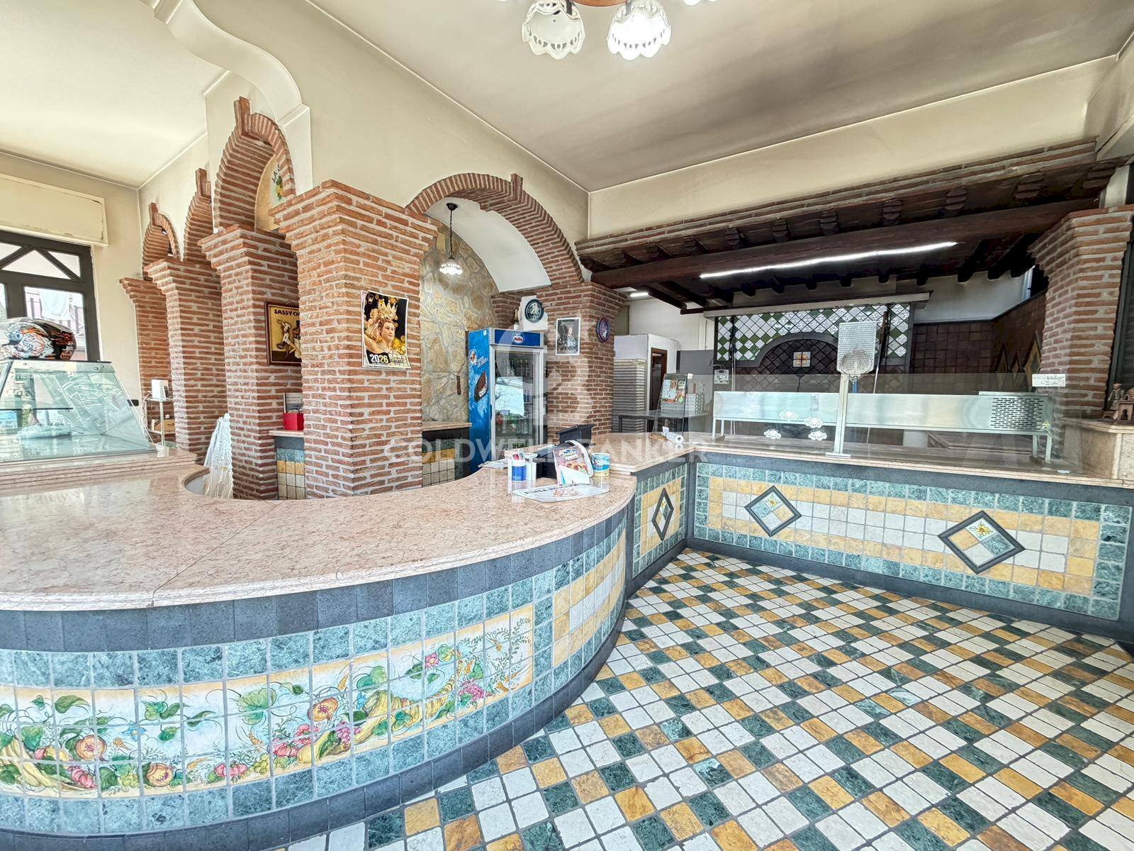 Foto 1 - Commercial Activity Via Santa Maria del Sangue
 
25, Aci Catena - photo 1