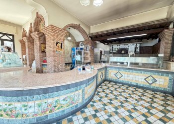 Foto 1 - Commercial Activity Via Santa Maria del Sangue
 
25, Aci Catena - photo 1