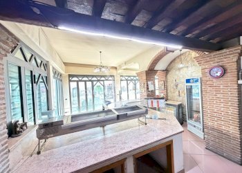 Foto 3 - Commercial Activity Via Santa Maria del Sangue
 
25, Aci Catena - photo 3