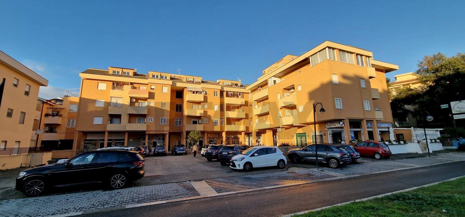 Edificio all\'aperto - Quadrilocale Sabaudia - foto 1
