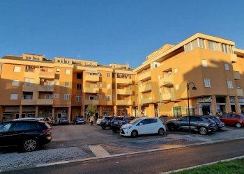 Edificio all\'aperto - Quadrilocale Sabaudia - foto 1