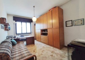 Camera da letto - Four-room apartment via Fosse Ardeatine, 2, Rho - photo 21