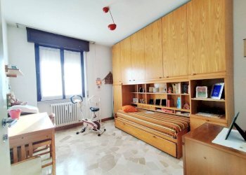 Camera da letto - Quadrilocale via Fosse Ardeatine, 2, Rho - foto 33