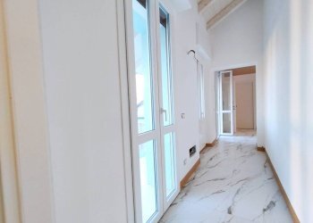 Corridoio - Three-room apartment via A. Chaniach, 4, Pogliano Milanese - photo 7