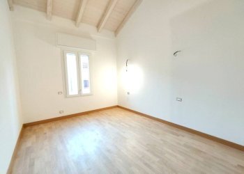 Camera da letto - Three-room apartment via A. Chaniach, 4, Pogliano Milanese - photo 17