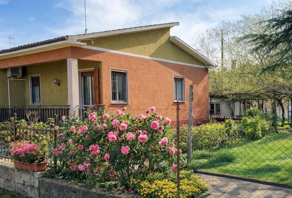 Facciata - Villa via Leonardo da Vinci, Valeggio sul Mincio - foto 3