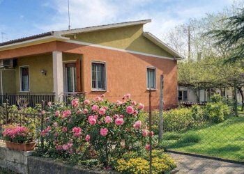 Facciata - Villa via Leonardo da Vinci, Valeggio sul Mincio - foto 3