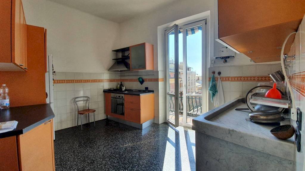 Cucina - Trilocale via Antonio Cantore, 30, Genova (zona Sampierdarena) - foto 1